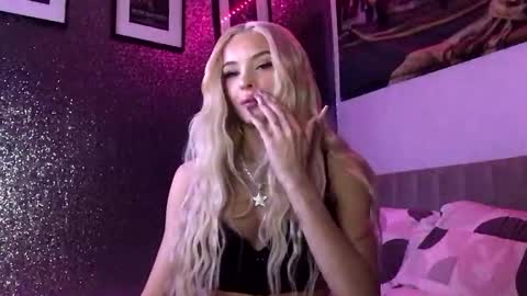 Snapshot of diamond_the_blonde chatting on October 2025 10:10:01 PM Diamond online show from October 2025 10:10:01 PM