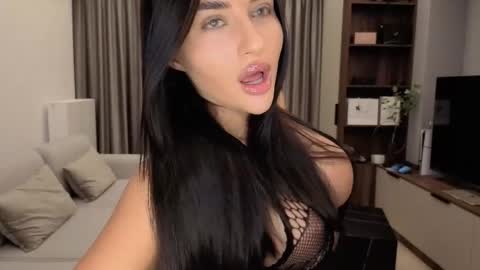 Iris online show from October 2025 07:12:01 PM