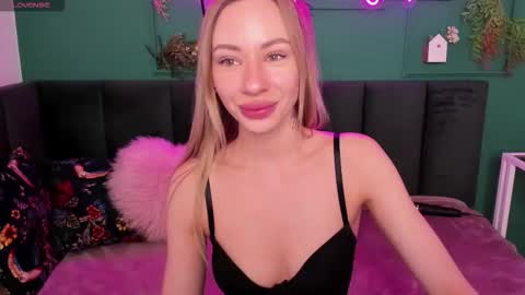 Diana  online show from November 2025 01:50:02 AM