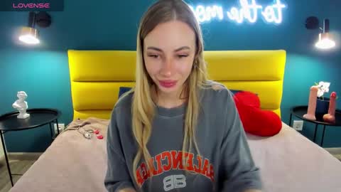 Diana  online show from March 2026 01:44:01 AM