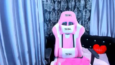 Snapshot of dianna_milton chatting on November 2025 03:29:01 AM Dianna online show from November 2025 03:29:01 AM