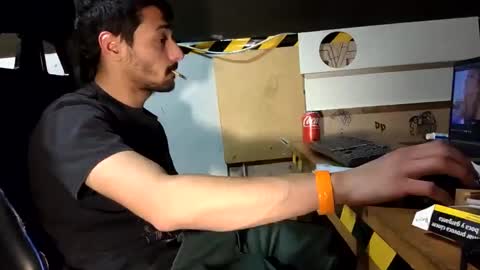 Snapshot of dick4play222 chatting on March 2025 01:47:02 AM dick4play222 online show from March 2025 01:47:02 AM