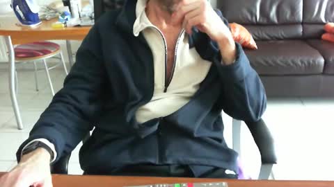 didonc from france..... online show from April 2026 03:53:01 PM