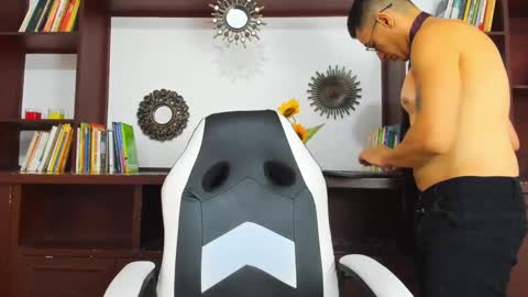 diegowesker online show from February 2025 08:05:02 PM