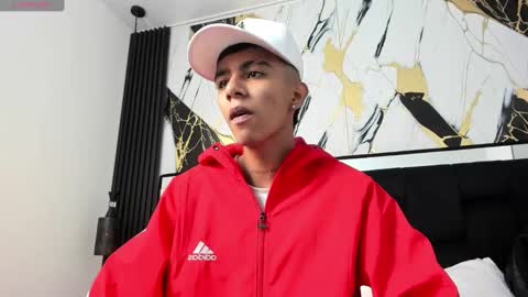 dikey_18 online show from January 2025 07:49:01 PM