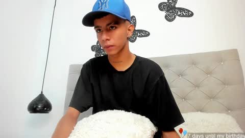 dikey_18 online show from January 2025 08:14:02 PM