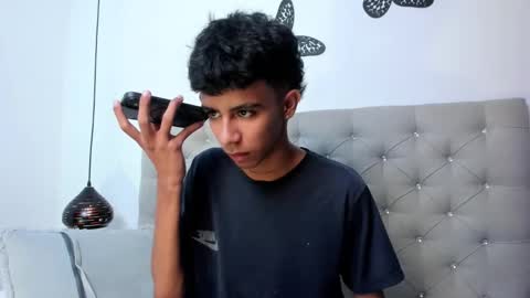 dikey_18 online show from February 2025 02:57:01 PM