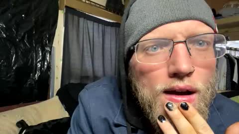 Snapshot of dilf_96 chatting on January 2026 06:42:02 PM Daddy online show from January 2026 06:42:02 PM