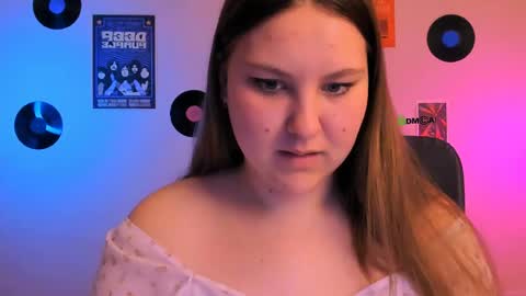 Snapshot of dina_bloom chatting on May 2026 06:46:01 PM dina_bloom online show from May 2026 06:46:01 PM