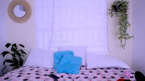 Snapshot of dina_mcry chatting on April 2026 02:43:02 PM DINA online show from April 2026 02:43:02 PM