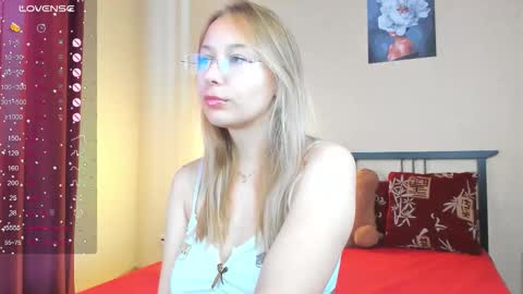 Snapshot of dina_sunshine chatting on September 2025 02:55:02 AM Dina online show from September 2025 02:55:02 AM