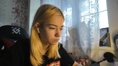 dinorahmroczkowski online show from October 2025 07:27:01 AM