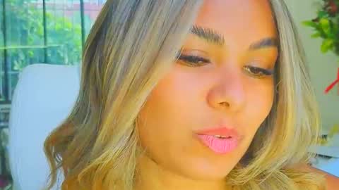 diosadeluniverso_ online show from March 2026 09:45:01 PM