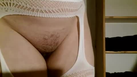 Snapshot of dirrty_girl_ chatting on October 2025 10:33:01 PM Shelly online show from October 2025 10:33:01 PM