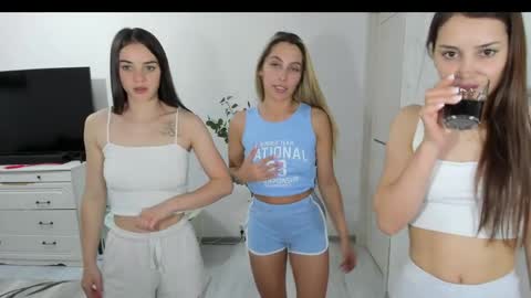 Gyna    Josie    online show from June 2026 01:01:02 AM
