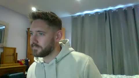 Snapshot of dirtylondon729 chatting on October 2025 11:23:02 AM Exhibitionist Ben online show from October 2025 11:23:02 AM