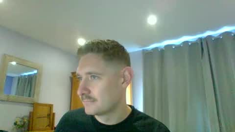 Snapshot of dirtylondon729 chatting on November 2025 10:32:02 AM Exhibitionist Ben online show from November 2025 10:32:02 AM