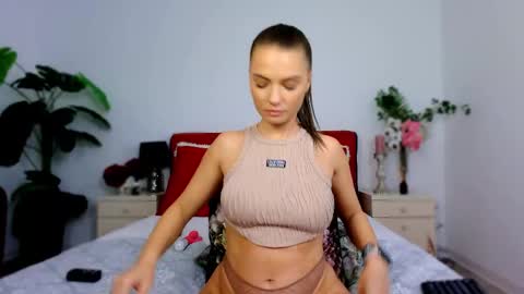 Chloe online show from November 2025 10:15:02 AM