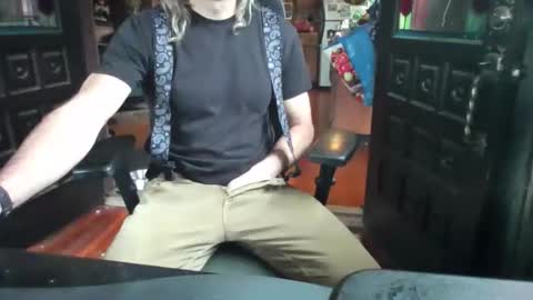 disgruntledyetti0101 online show from April 2026 11:24:02 PM