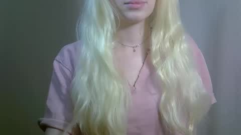 Snapshot of ditamilton chatting on November 2025 09:08:01 PM DitaMilton online show from November 2025 09:08:01 PM