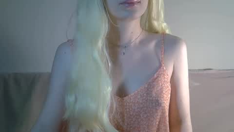 Snapshot of ditamilton chatting on December 2025 06:56:01 PM DitaMilton online show from December 2025 06:56:01 PM