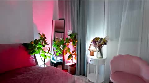 Tia online show from November 2025 09:48:01 PM