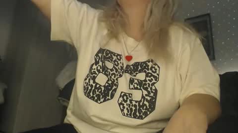 Snapshot of divineblond chatting on February 2026 05:44:02 PM Alexxa online show from February 2026 05:44:02 PM