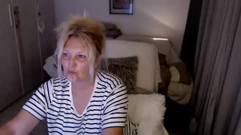 Alexxa online show from June 2026 07:35:02 PM