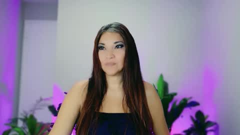 Snapshot of divinelynn chatting on November 2025 01:00:02 PM DivineLynn online show from November 2025 01:00:02 PM