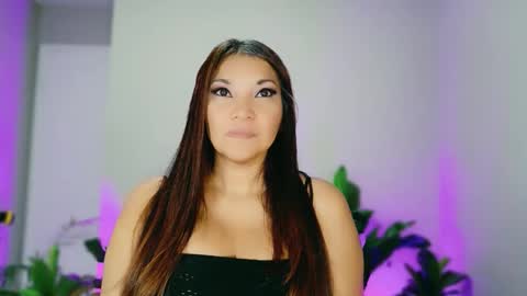 Snapshot of divinelynn chatting on December 2025 06:57:02 PM DivineLynn online show from December 2025 06:57:02 PM