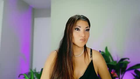 Snapshot of divinelynn chatting on December 2025 03:28:02 PM DivineLynn online show from December 2025 03:28:02 PM