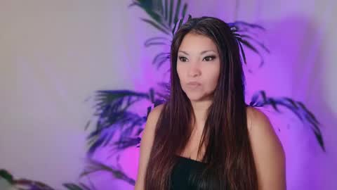 DivineLynn online show from May 2026 12:45:02 PM