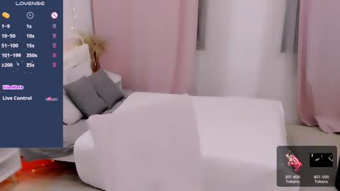 dixipixi_ online show from December 2024 10:27:02 AM