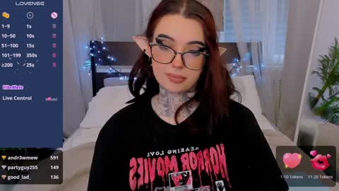 dixipixi_ online show from January 2025 11:45:02 AM