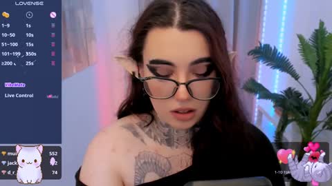 dixipixi_ online show from January 2025 11:45:01 AM