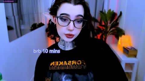 dixipixi_ online show from February 2025 11:45:02 AM