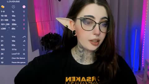 dixipixi_ online show from September 2025 05:42:01 AM