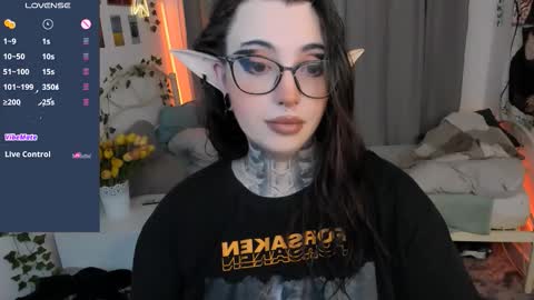 dixipixi_ online show from September 2025 05:31:01 AM