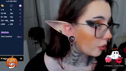 dixipixi_ online show from November 2025 05:50:02 AM