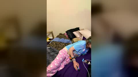 Snapshot of diztraxtion2468 chatting on April 2026 06:19:01 AM diztraxtion2468 online show from April 2026 06:19:01 AM