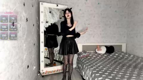 Annie PVT IS OPEN online show from October 2025 09:30:01 PM