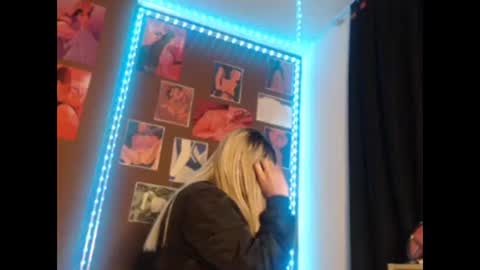 doeschi_fox online show from April 2026 03:20:02 AM