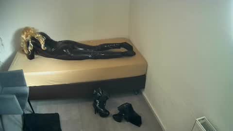 Snapshot of doggy7style chatting on October 2025 11:00:01 AM Carolina online show from October 2025 11:00:01 AM