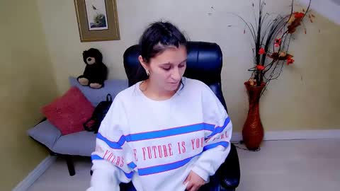 Snapshot of doll_stylish_ chatting on January 2025 02:30:02 PM dol online show from January 2025 02:30:02 PM