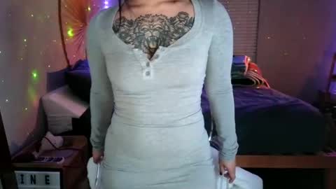 Snapshot of dolllface chatting on December 2024 08:42:02 AM DOLLLFACE online show from December 2024 08:42:02 AM