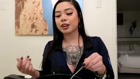 Snapshot of dolllface chatting on January 2025 02:33:02 AM DOLLLFACE online show from January 2025 02:33:02 AM