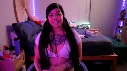 Snapshot of dolllface chatting on February 2025 11:06:02 AM DOLLLFACE online show from February 2025 11:06:02 AM