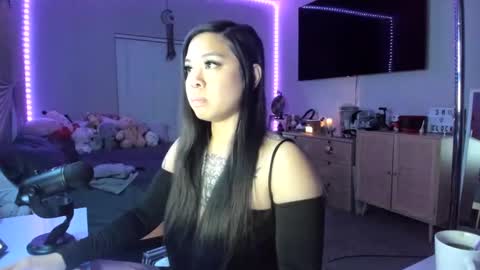 Snapshot of dolllface chatting on March 2025 02:43:02 AM DOLLLFACE online show from March 2025 02:43:02 AM