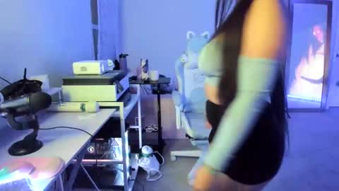 Snapshot of dolllface chatting on September 2025 03:30:02 AM DOLLLFACE online show from September 2025 03:30:02 AM