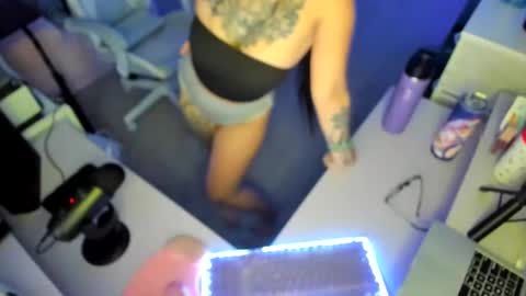 Snapshot of dolllface chatting on September 2025 04:24:02 AM DOLLLFACE online show from September 2025 04:24:02 AM